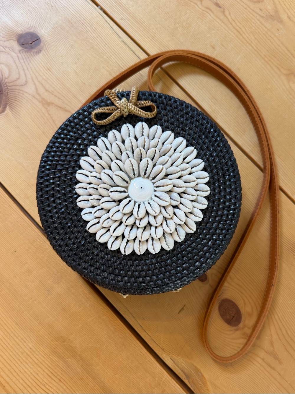NWT Anthropologie Black Round Rattan Crossbody with White Shell Flower